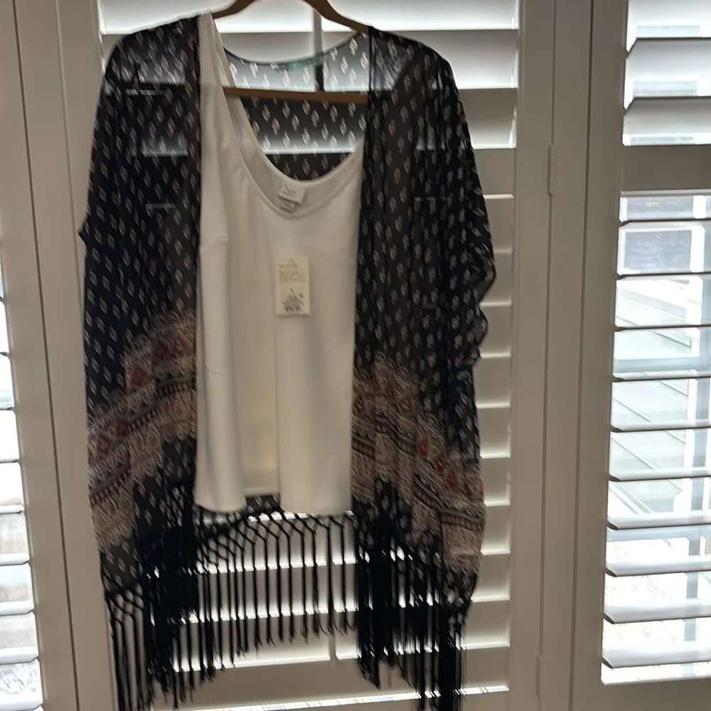 Beautiful sheer vest with a new Cream tank top - Picture 2 of 8